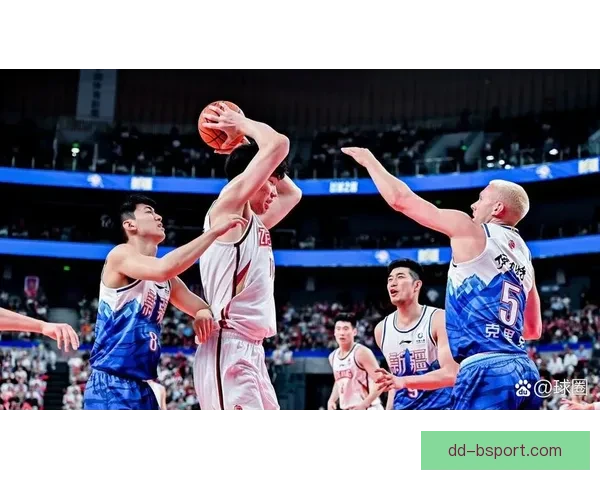 李源一中场拼抢积极展现出强烈斗志助力球队攻防转换